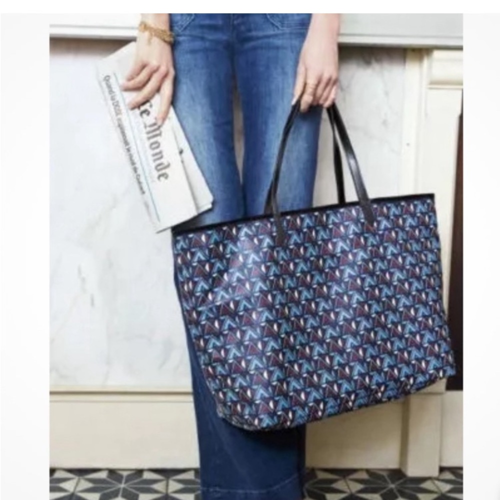 Stella & Dot Reversible Voyage Tote in Black and Tribal includes pouch.